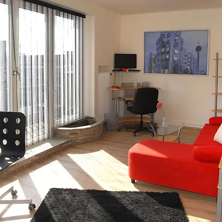 Pitstop & Boardinghouse * Dusseldorf